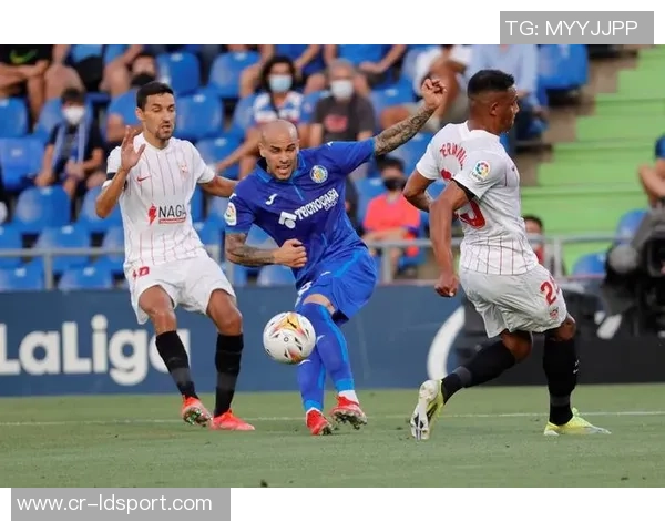 赫塔费球员意外乌龙助攻马竞借机抢先取得领先优势 赫塔费球员意外乌龙助攻马竞借机抢先取得领先优势