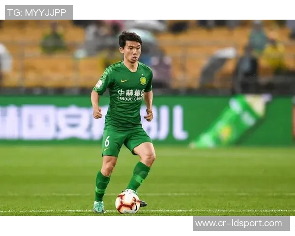 池忠国荣膺国安出战200场纪念李明亲自颁发特别球衣致敬球员贡献 池忠国荣膺国安出战200场纪念李明亲自颁发特别球衣致敬球员贡献