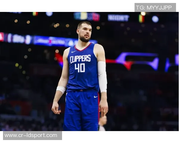 卢教练谈防守策略对祖巴茨和大洛的挑战以及篮板问题的深层次不满