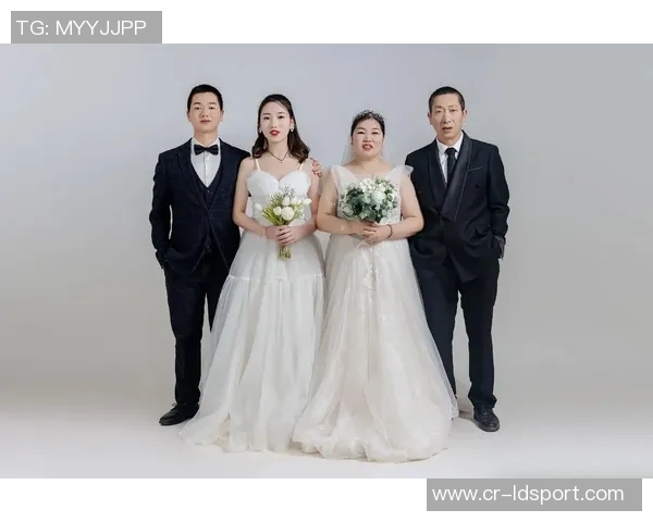 曼联官方社交媒体发布2025-26赛季全家福照男足女足同框合影